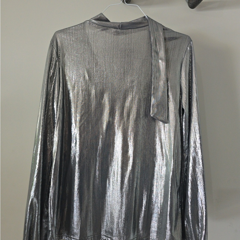 YOINS Shimmering Silver Ribbed Top - Picture 2 of 3